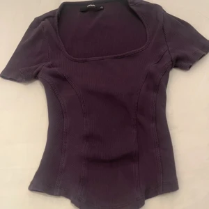 Korsettopp  - Korsettliknande topp från BikBok!