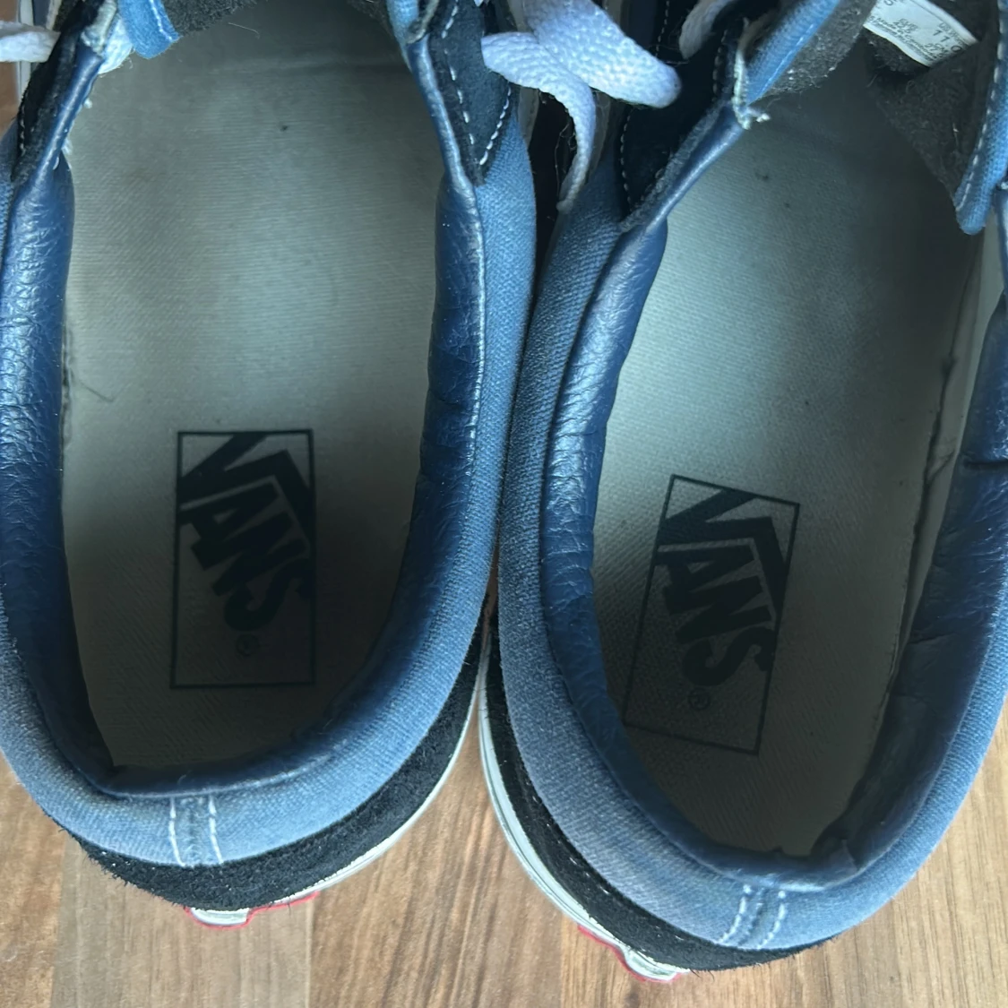 Svart och blå sneakers från Vans - 4