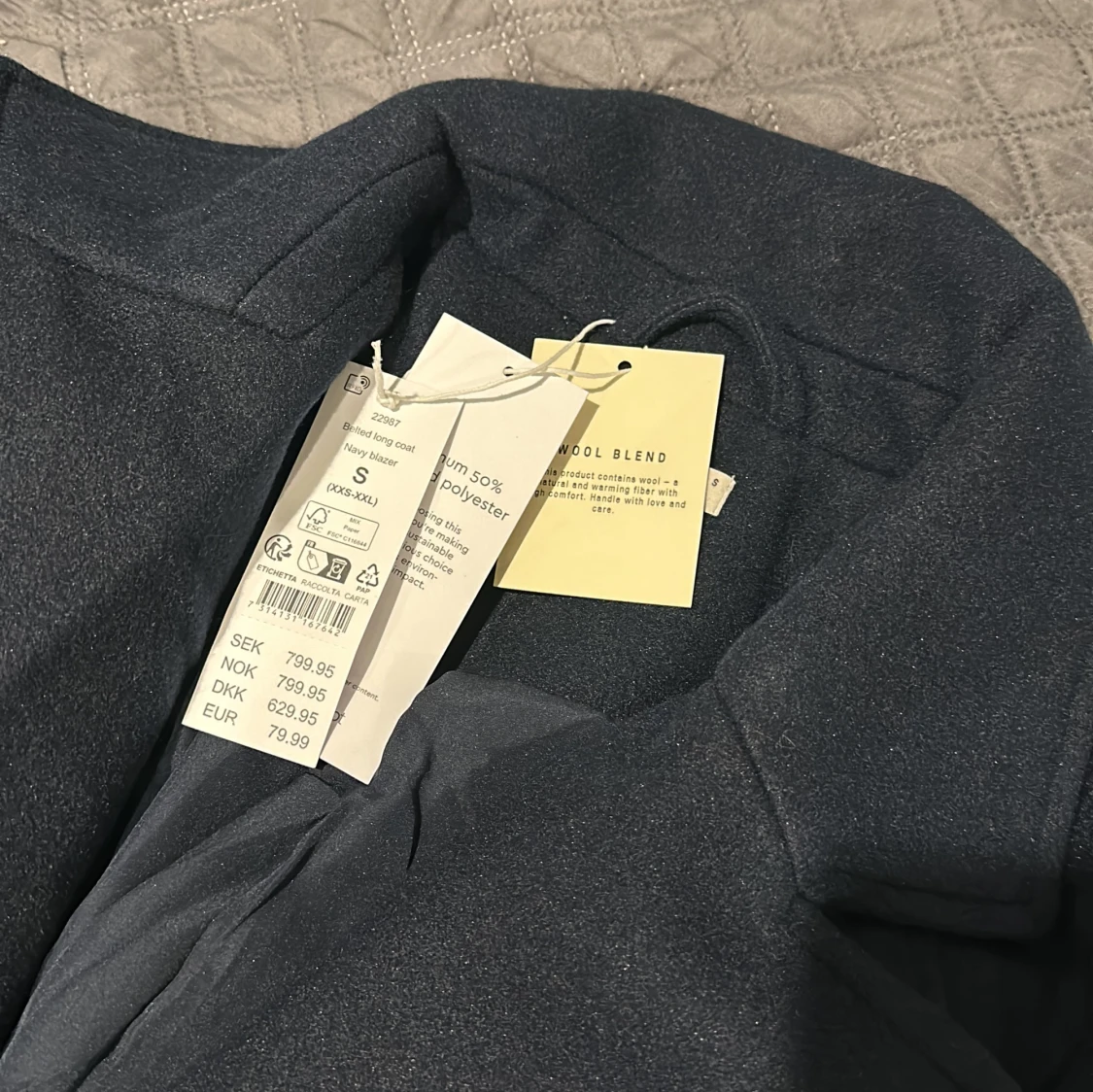 Marinblå kappa från Gina tricot - 91