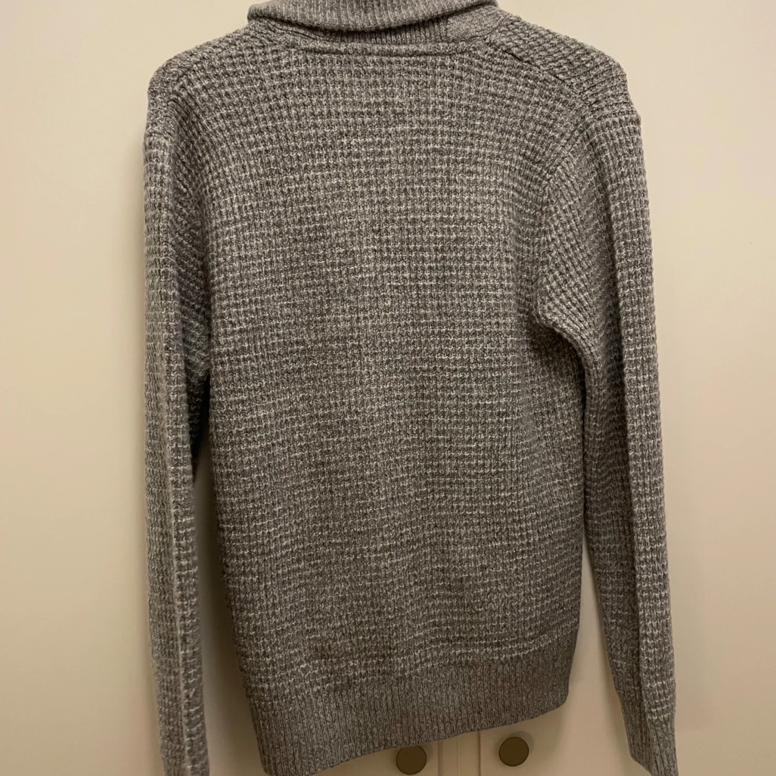 Grå stickad kofta från Next - 90