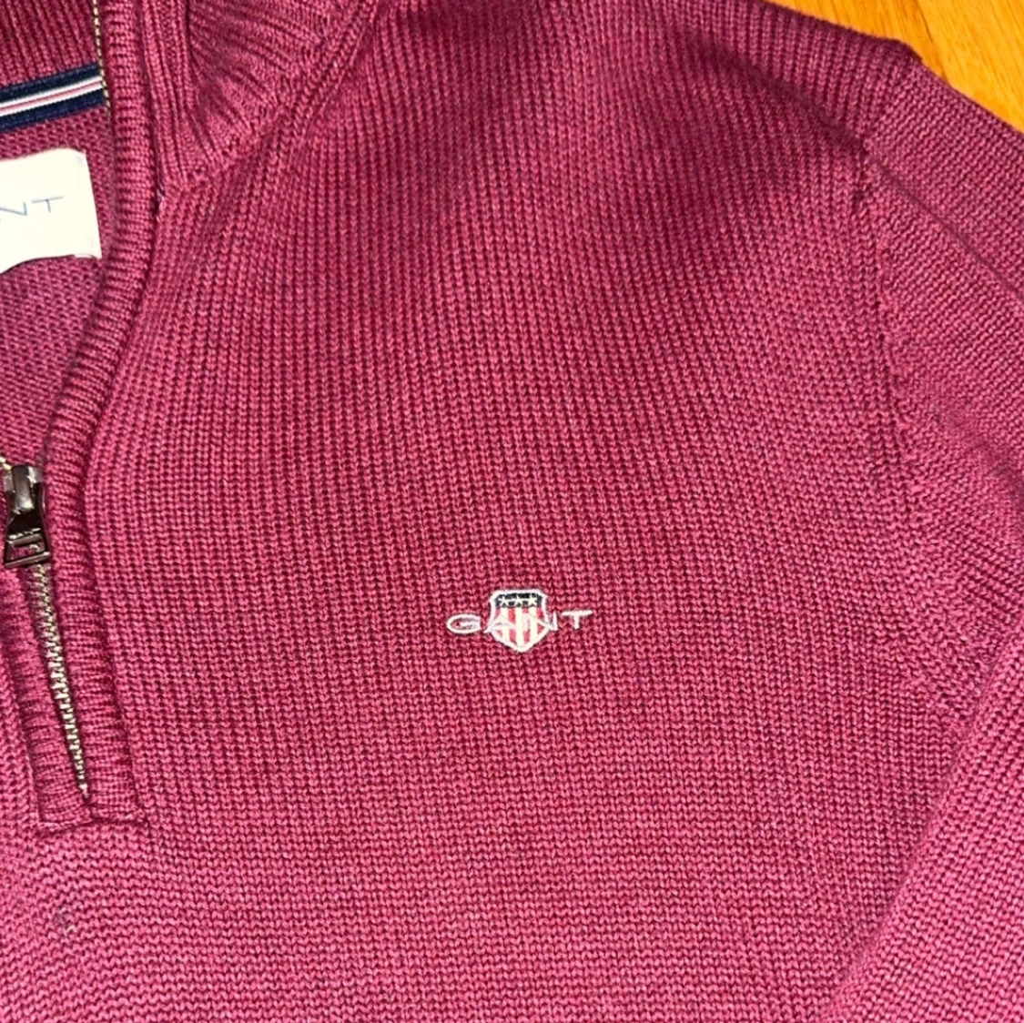 Vinröd stickad halfzip från GANT - 90