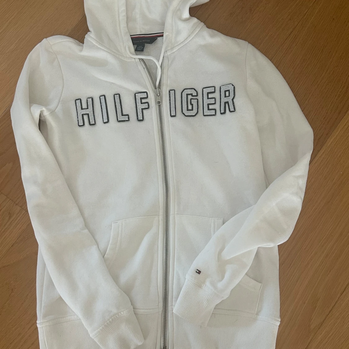 Vit hoodie från Hilfiger - 90