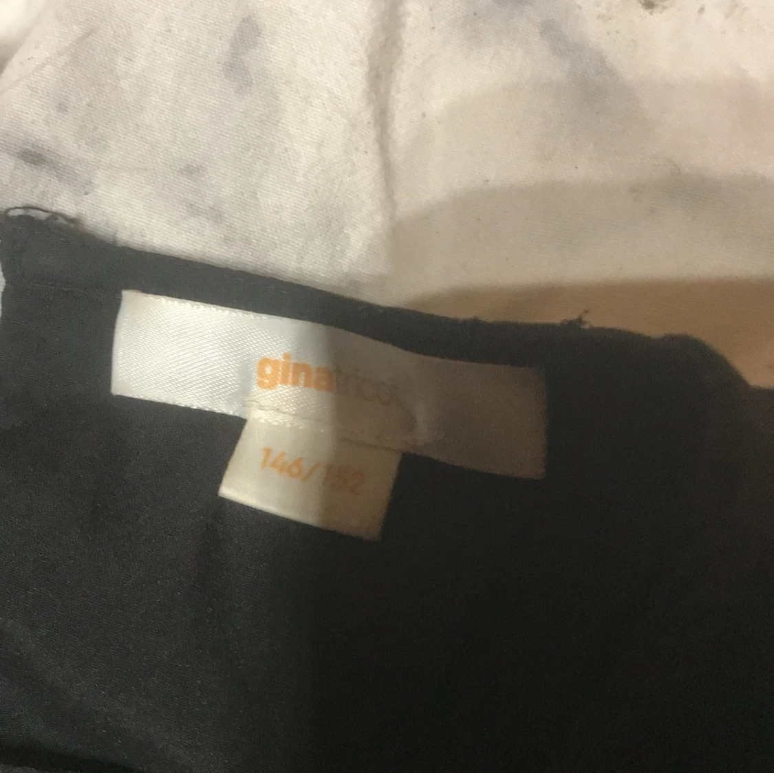 Svart glittrig blus  - 90