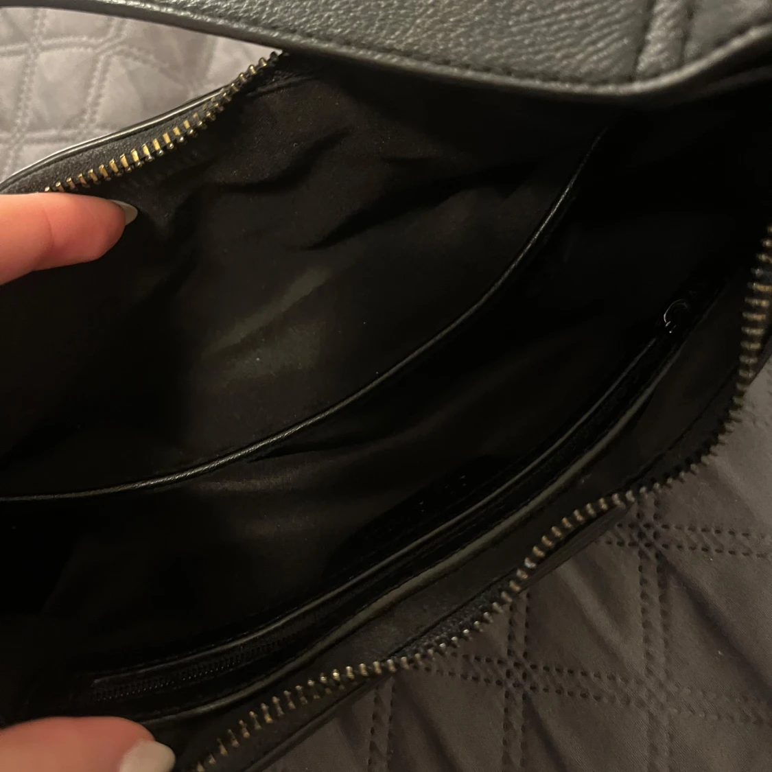 Svart axelväska från Don Donna - 91