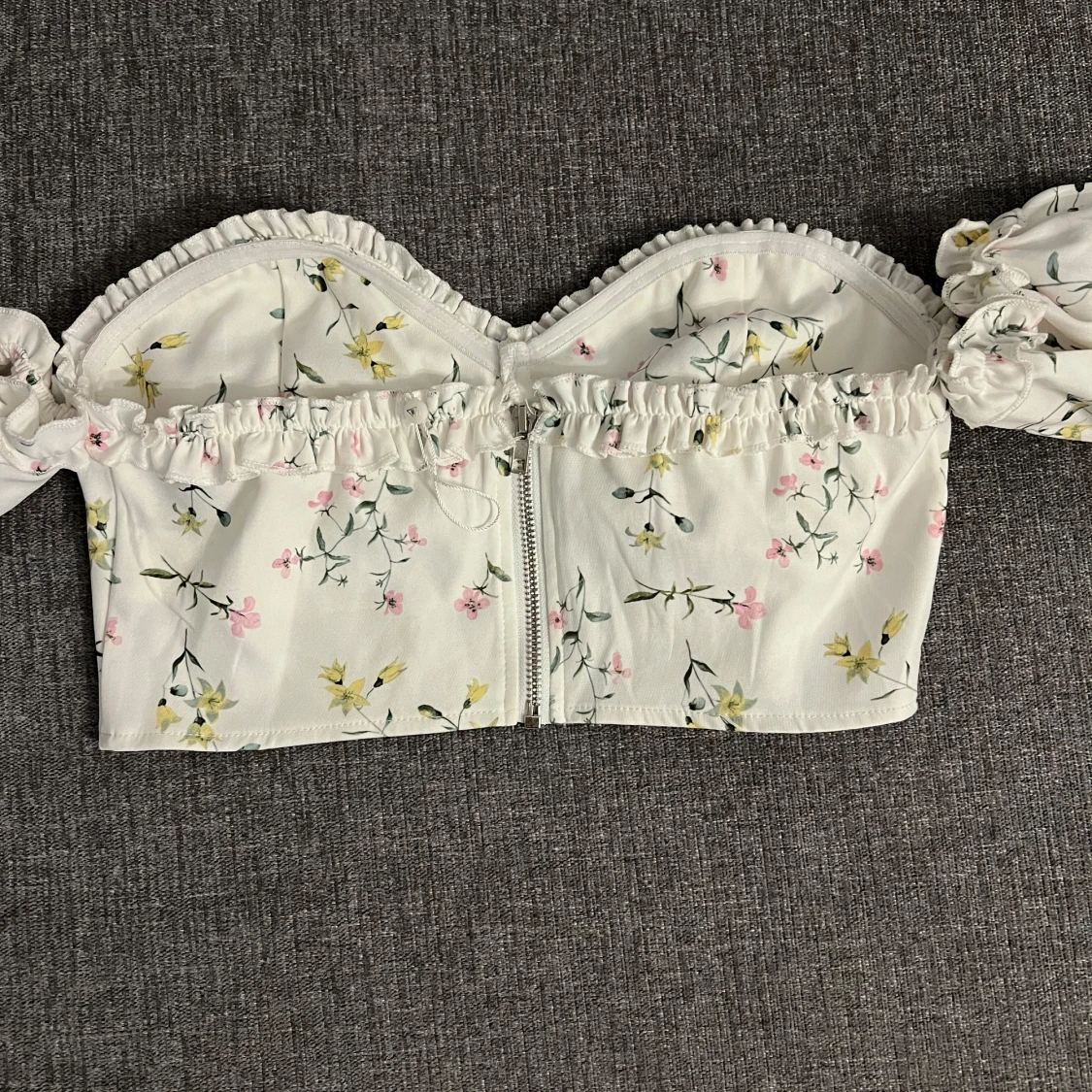 Blommig offshoulder topp från Missguided - 2