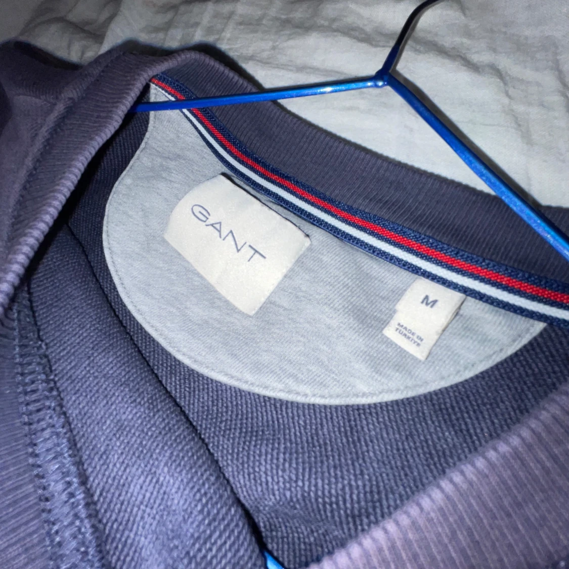 Mörkblå sweatshirt från GANT - 3