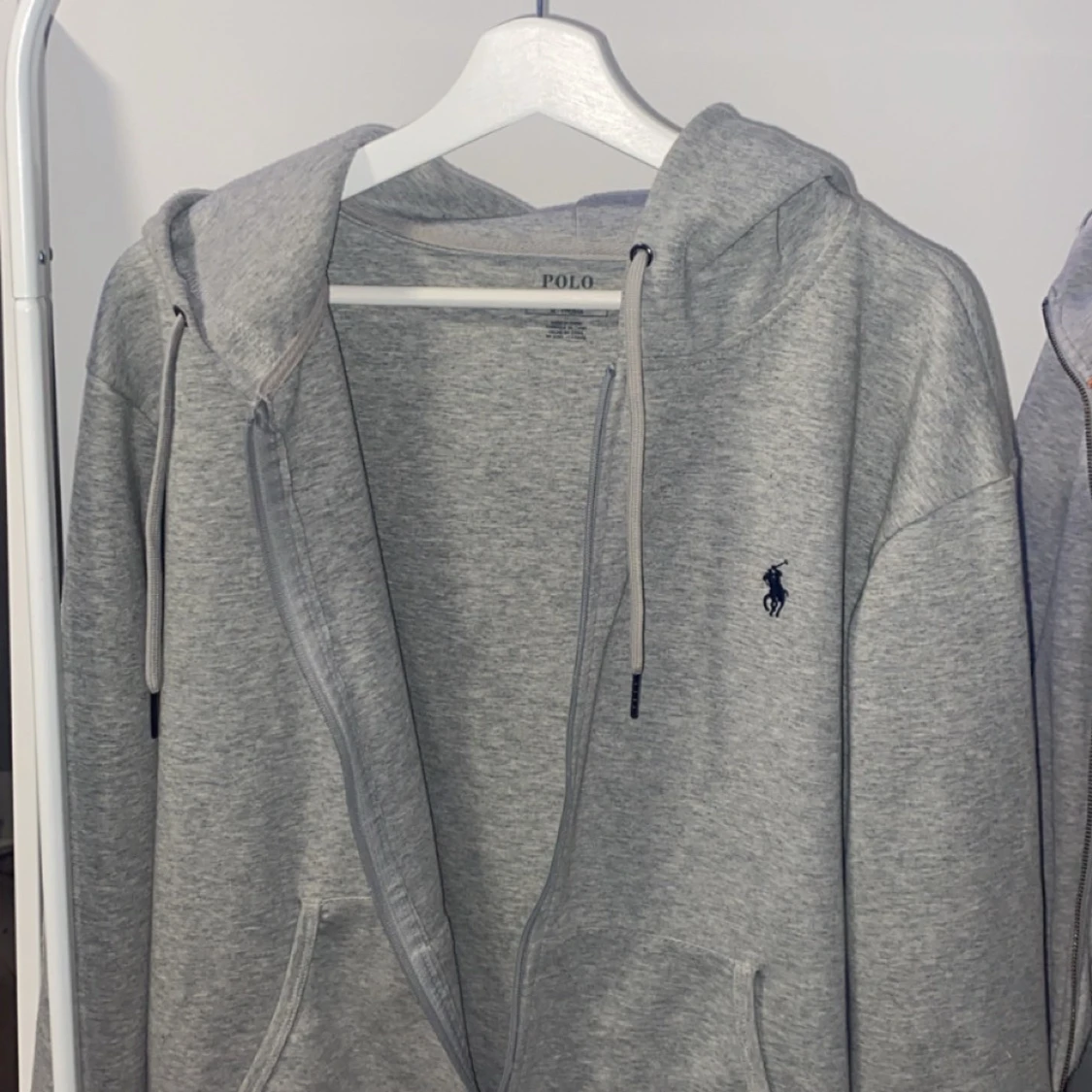 Säljer en grå Ralph lauren zip hoodie  - 2