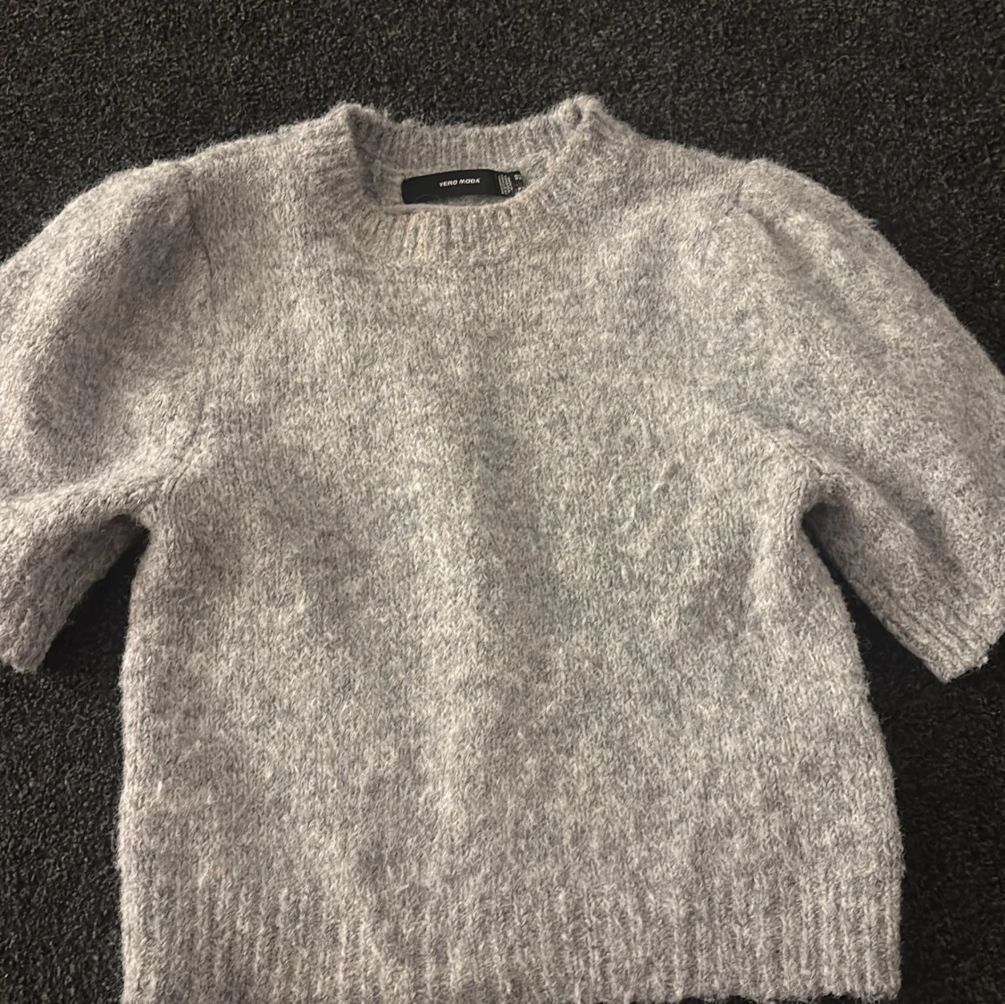 Grå stickad tröja från Vero Moda