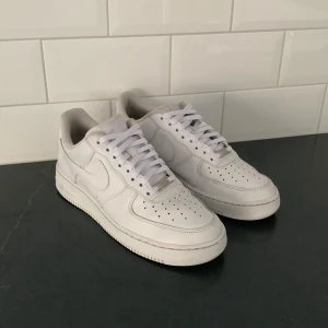 Nike Airforce 1 - Säljer mina Nike Af1 då jag köppt nya skor. Fint skick med lite synlighet av användning men som inte märks av.