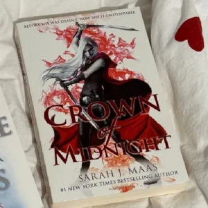 Crown of Midnight (reserverad) - Reserverad