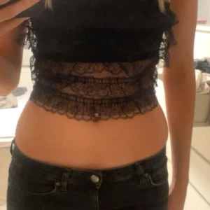 Spets topp  - Superfin svart tubtopp med spets på🖤