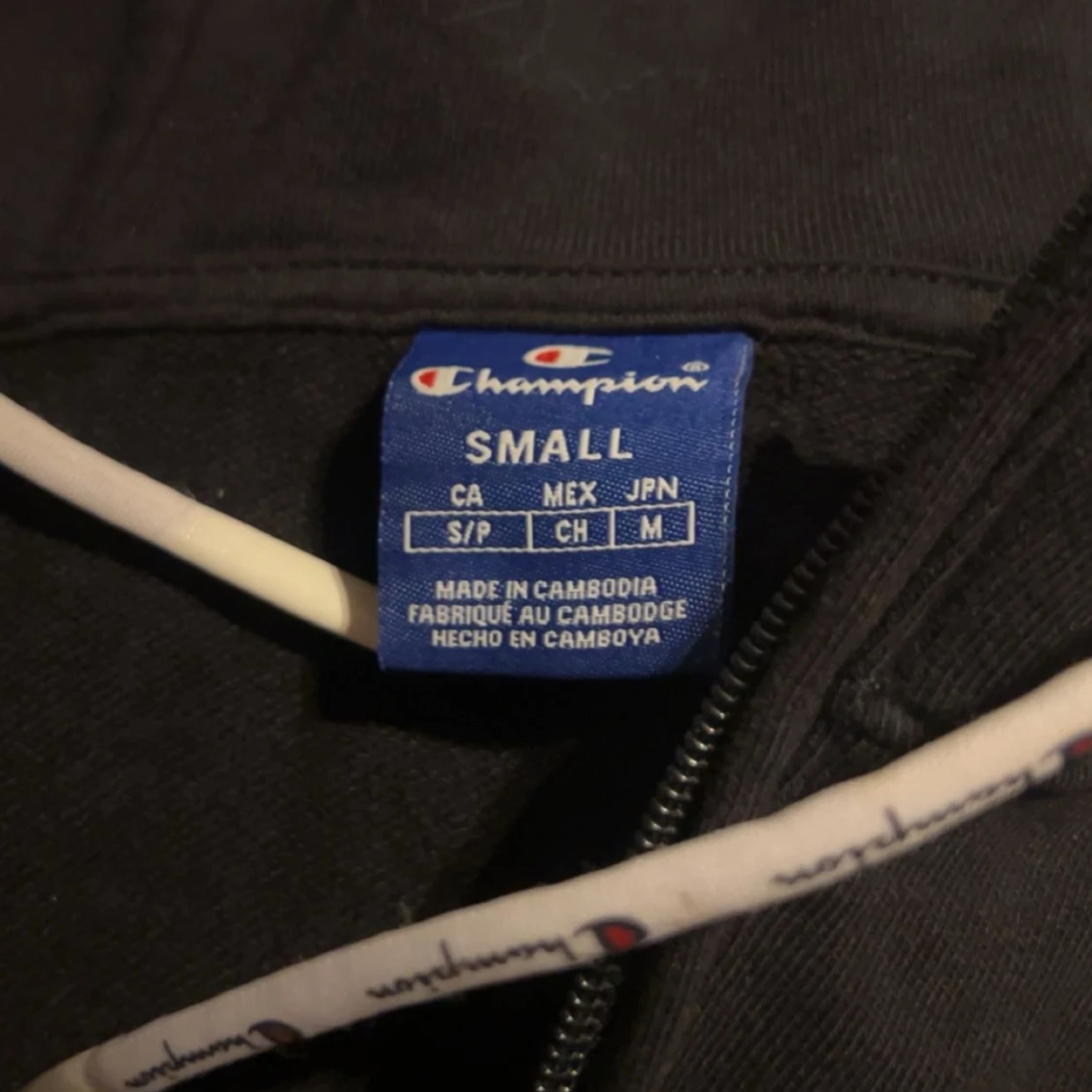 Svart croppad hoodie från Champion - 4