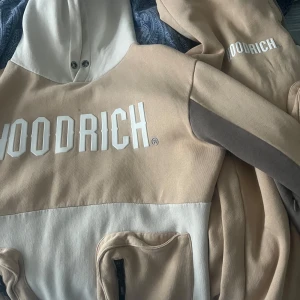 Hood rich dress M - Säljer den pg använder inte den längre använd 2-3 gånger
