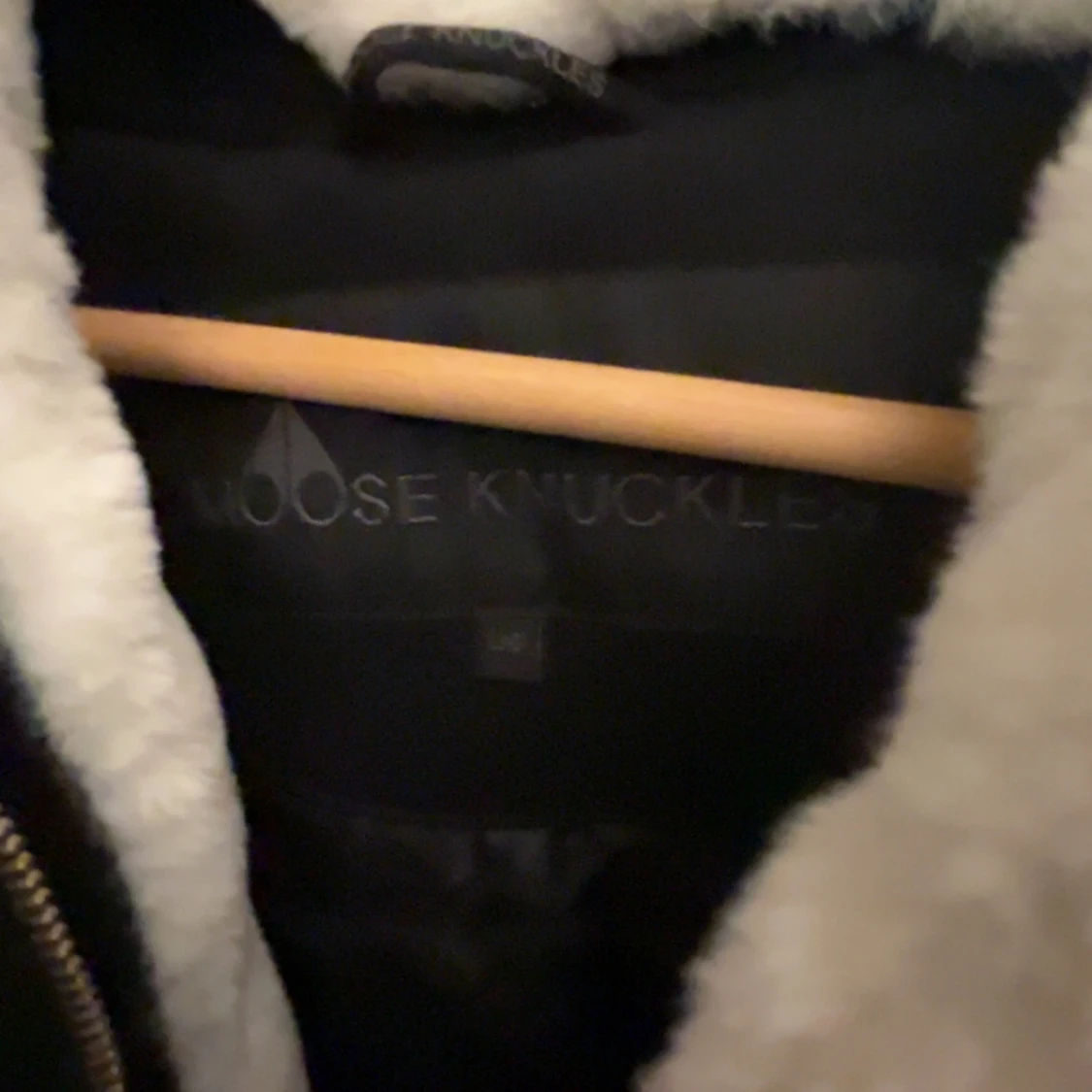 Svart jacka med dragkedja från Moose Knuckles - 2