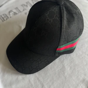 G G keps - Helt ny G G keps, justerbar onesize, DM vid fler bilder eller frågor.