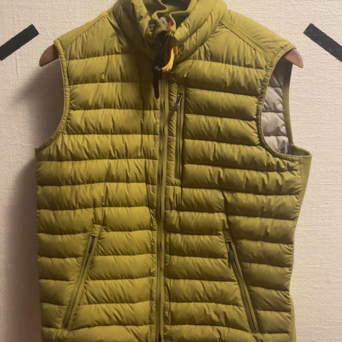 Olivgrön dunväst från Parajumpers