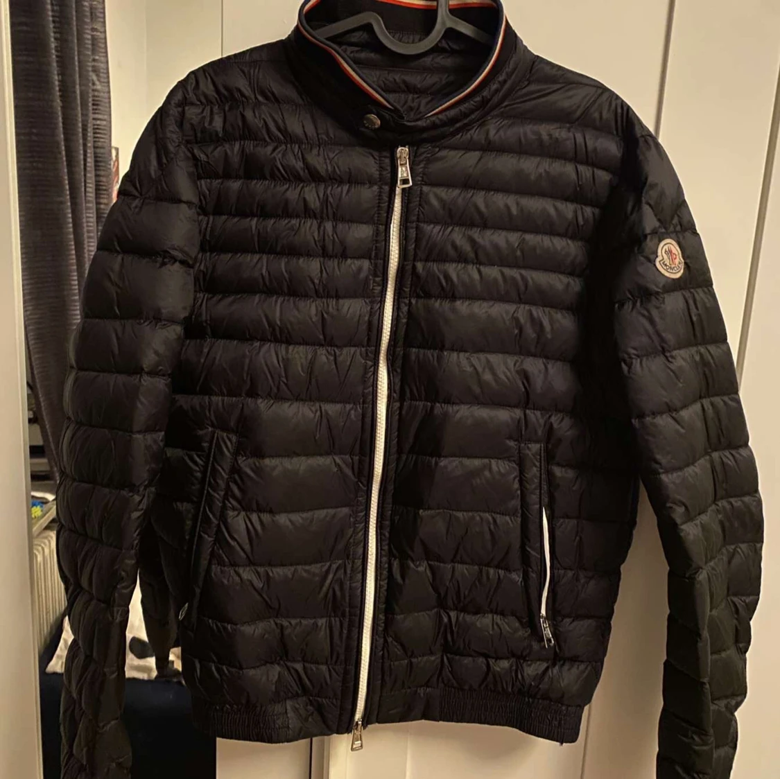 Svart dunjacka från Moncler