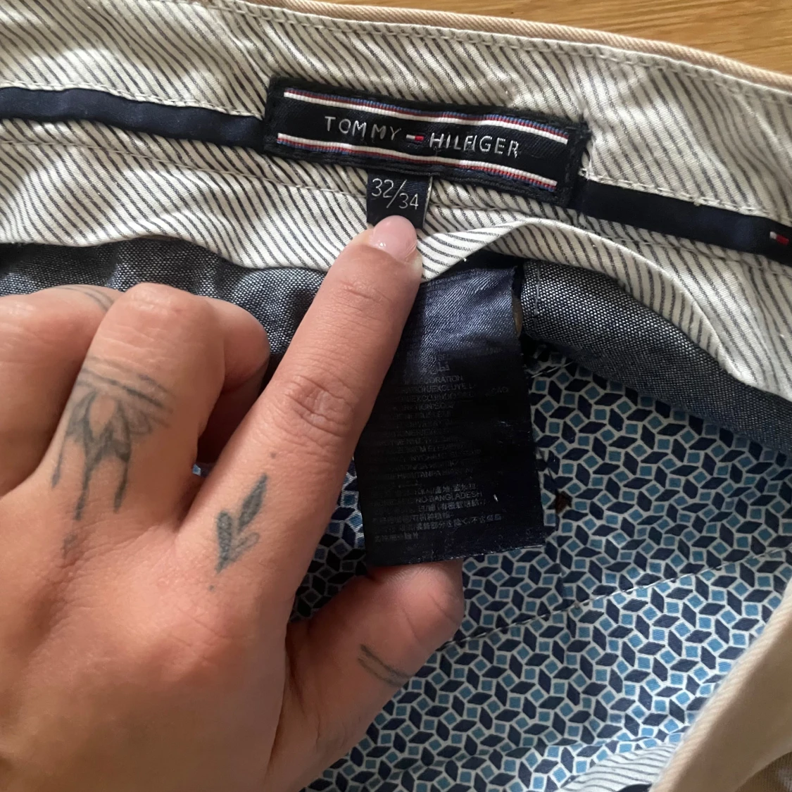 Beige chinos från Tommy Hilfiger - 2