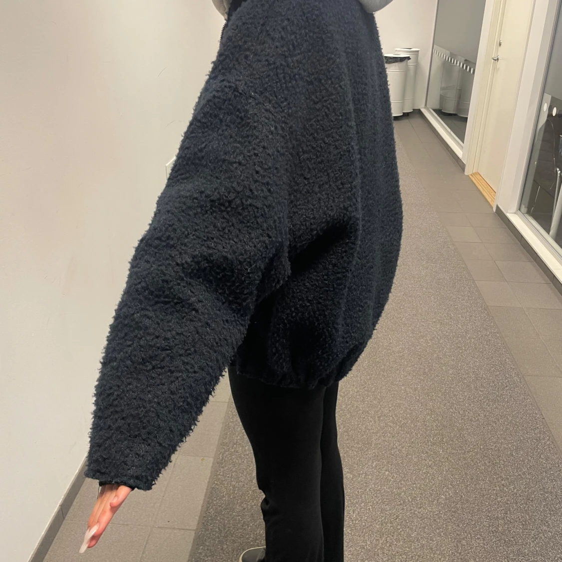 Svart teddyjacka med dragkedja - 1