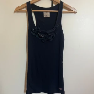  linnetopp - mörkblå linnetopp från Hollister 