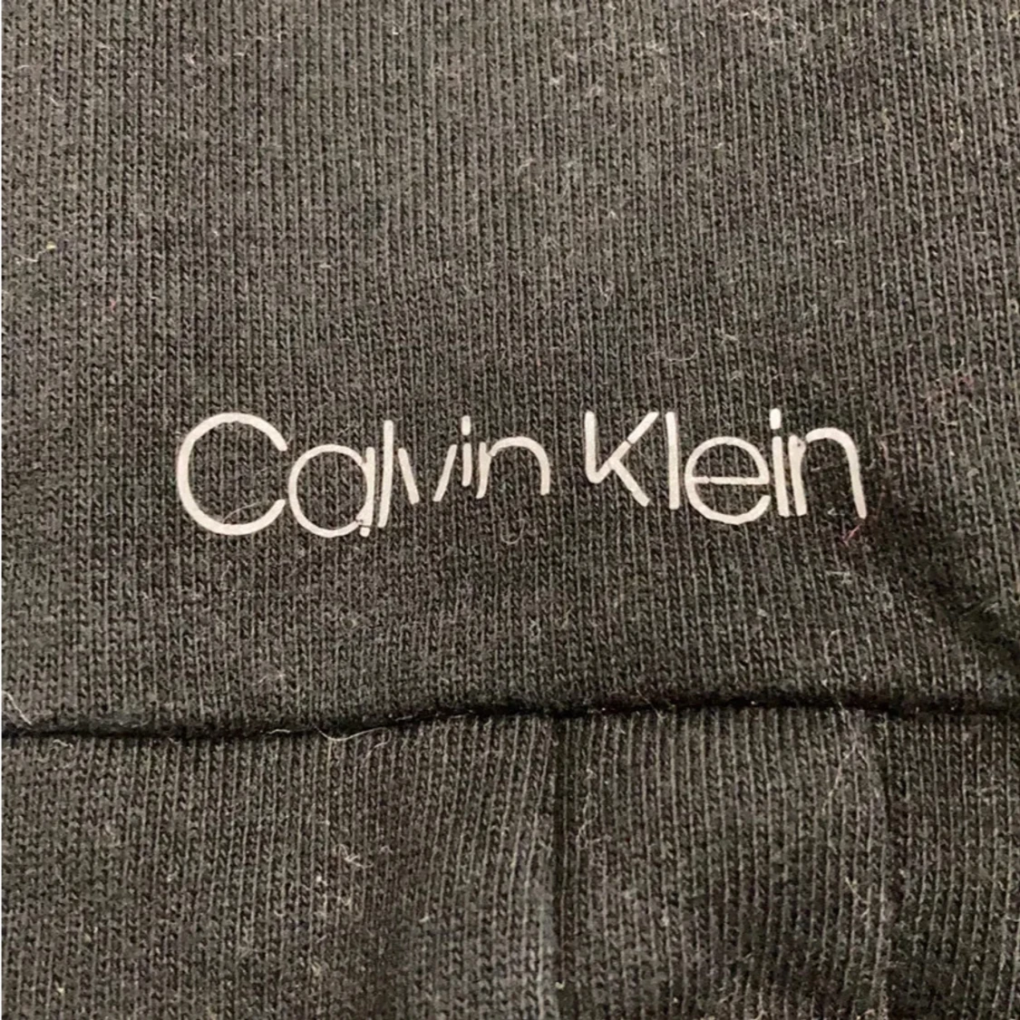 Svart hoodie från Calvin Klein - 3