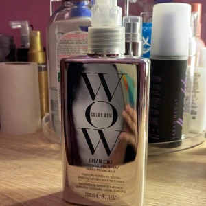 Color Wow Dream Coat - Color wow dream coat 200 ml helt ny så den är oanvänd! Nypris cirka 300kr beroende på vart man köper den. Säljer den för 200kr pris kan diskuteras! 