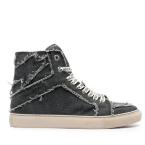 Grå sneakers från Zadig & Voltaire - Intresse koll på mina Zadig skor!!! Snygga grå sneakers i jeansmaterial från Zadig & Voltaire med fransiga detaljer och vita snören med text. Skorna har en hög modell och en ljus sula som ger en  cool kontrast. Lite trasiga inuti  