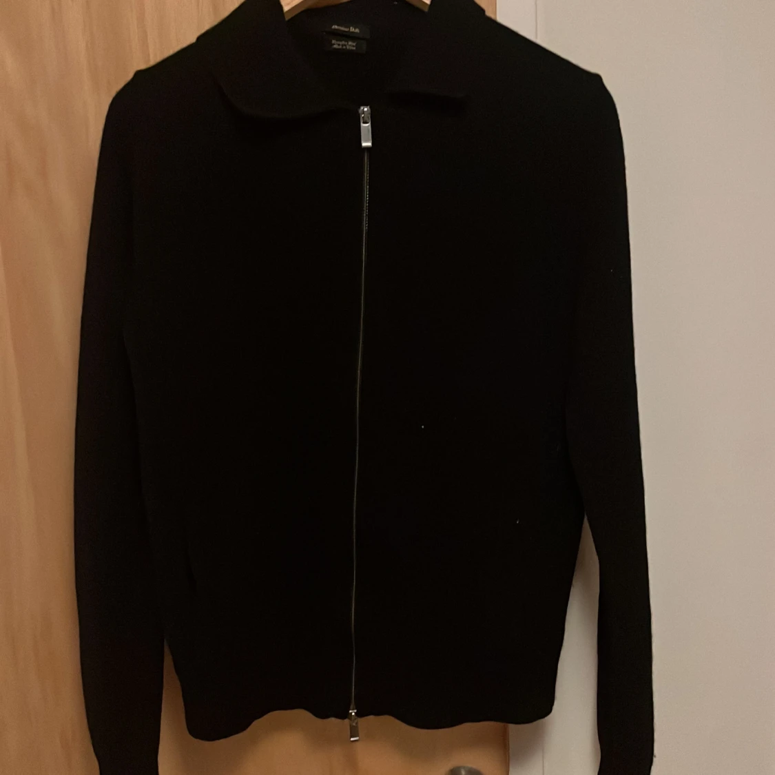 Svart tröja med dragkedja från Massimo Dutti