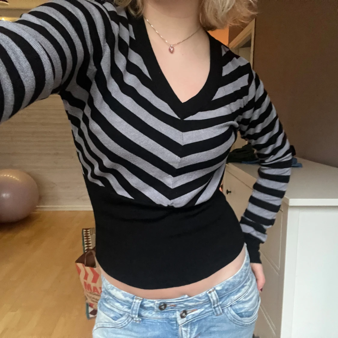 Svart och grå randig tröja - 3