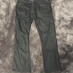 Tiger Of Sweden jeans  - Säljer nu mina tiger jeans då ja inte använt dom. Storleken är 33/34 men dom är uppsydda och är lite långa på mig som är 175. Skicket är nästan nytt då jag använt dessa mindre än fem gånger. 