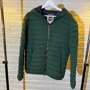 Colmar jacka - Snygg Colmar jacka i storlek M. Bra skick på jackan och perfekt till våren. 17