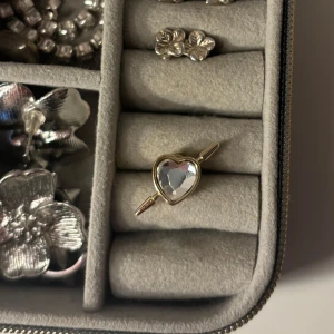 Maria Nilsdotter liknande örhänge  - Fint örhänge liknande Maria Nilsdotter. Aldrig använt! 