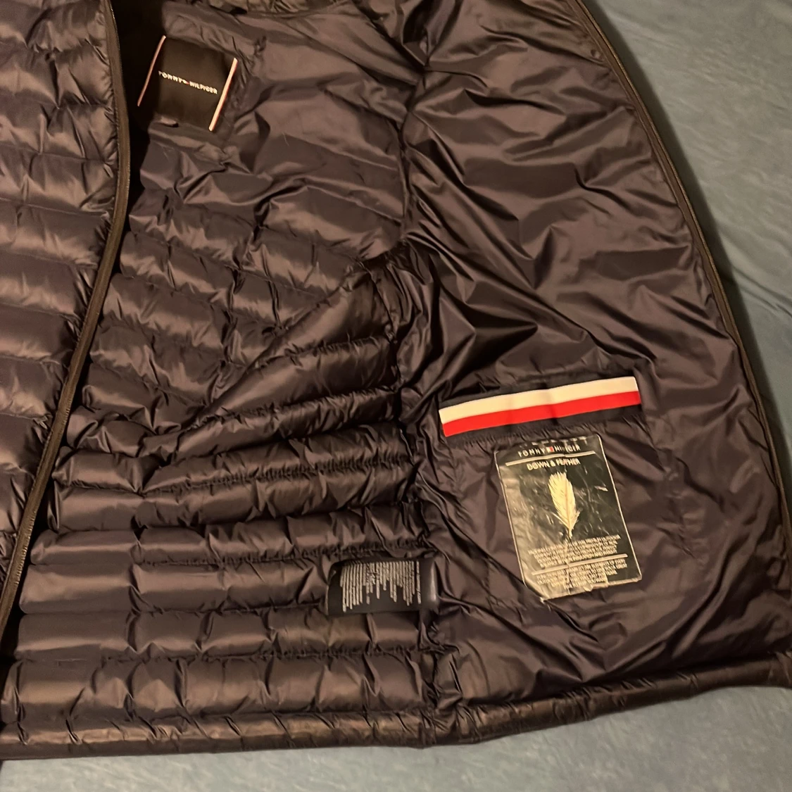 Mörkblå navy dunväst från Tommy Hilfiger - 1