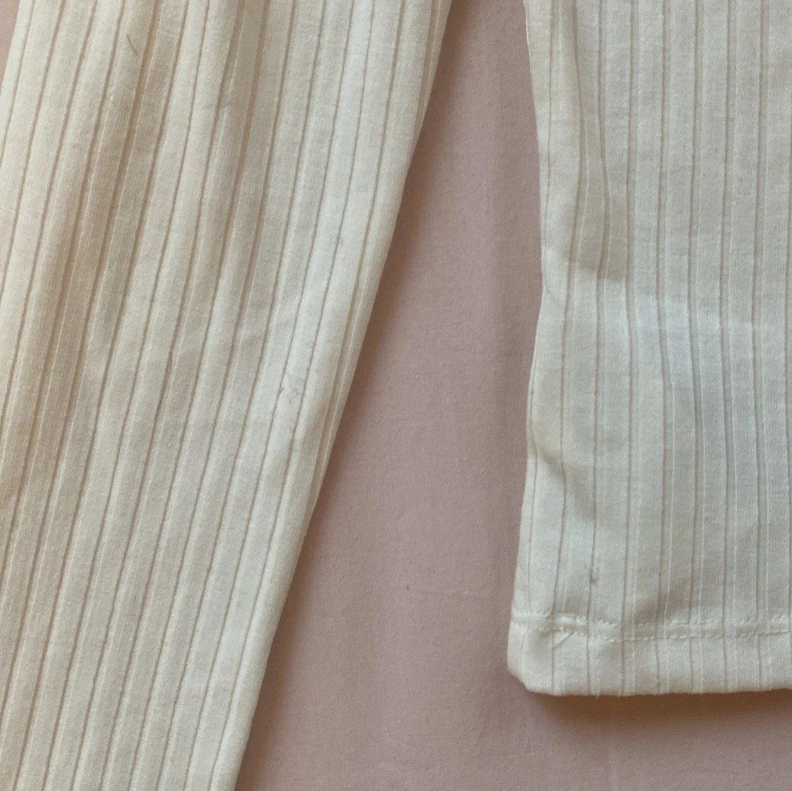 Vit ribbad offshoulder topp  - 2