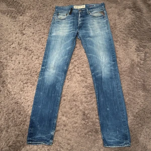 Replay Jeans slim fit - Ett par riktigt feta Replay jeans i storlek L34 W30 Riktigt sköna och eftertraktade. De är i princip helt nya och har inga tecken på användning!     Först till kvarn!!!
