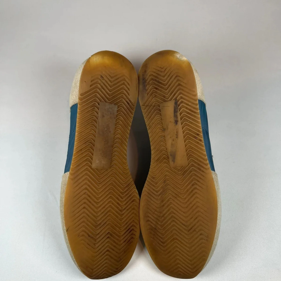 Snygga sneakers i mocka ifrån Philippe model  - 4