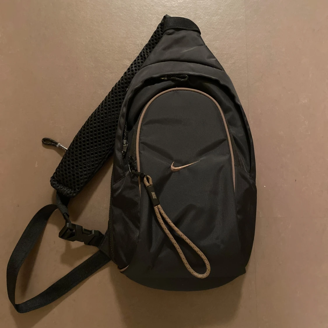 Nike slingbag svart