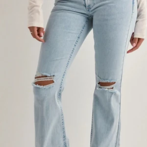 Lågmidjade jeans - Snygga ljusblå jeans helt nya aldrig använda!