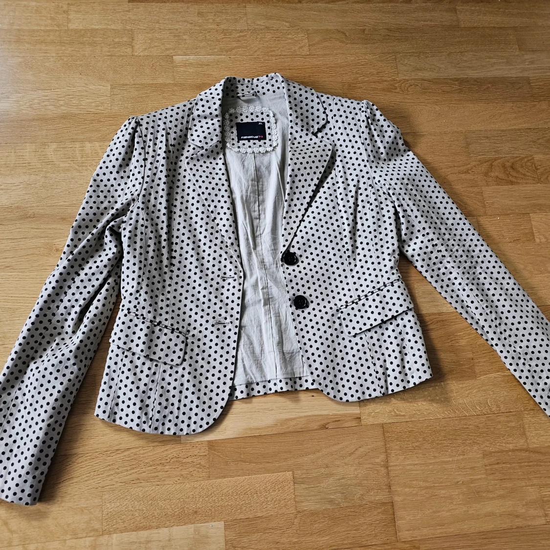 Prickig kavaj från Fishbone - 4