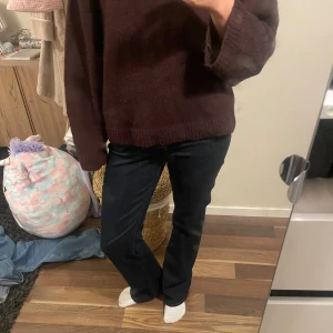 Mörkblåa jeans - Skitsnygga mörkblåa jeans från Zara!🩵