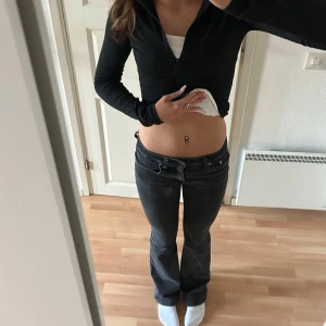 Lågmidjade jeans - Säljer dessa lågmidjade bootcut jeans!! 