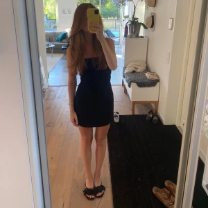 Svart bandeuklänning  - Svart bandeuklänning från Zara