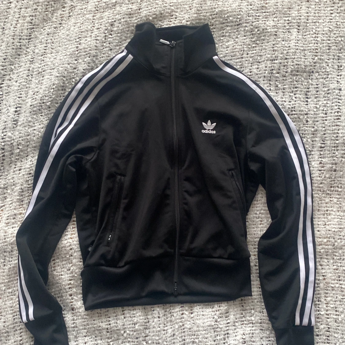 Svart träningsjacka från Adidas