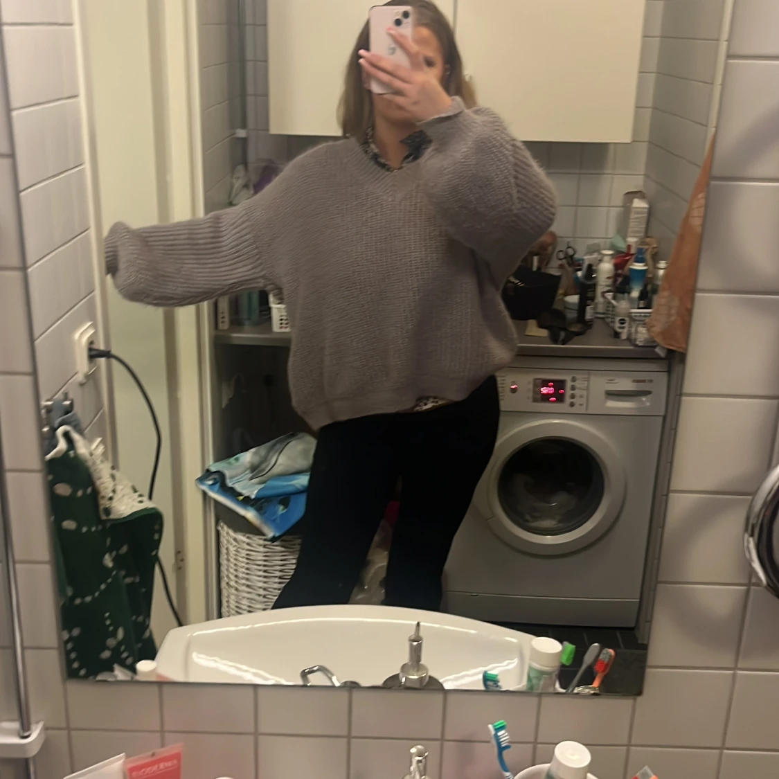 Grå stickad tröja - 2