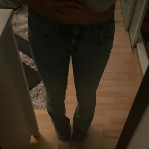 Low Waist jeans - Knappt använda