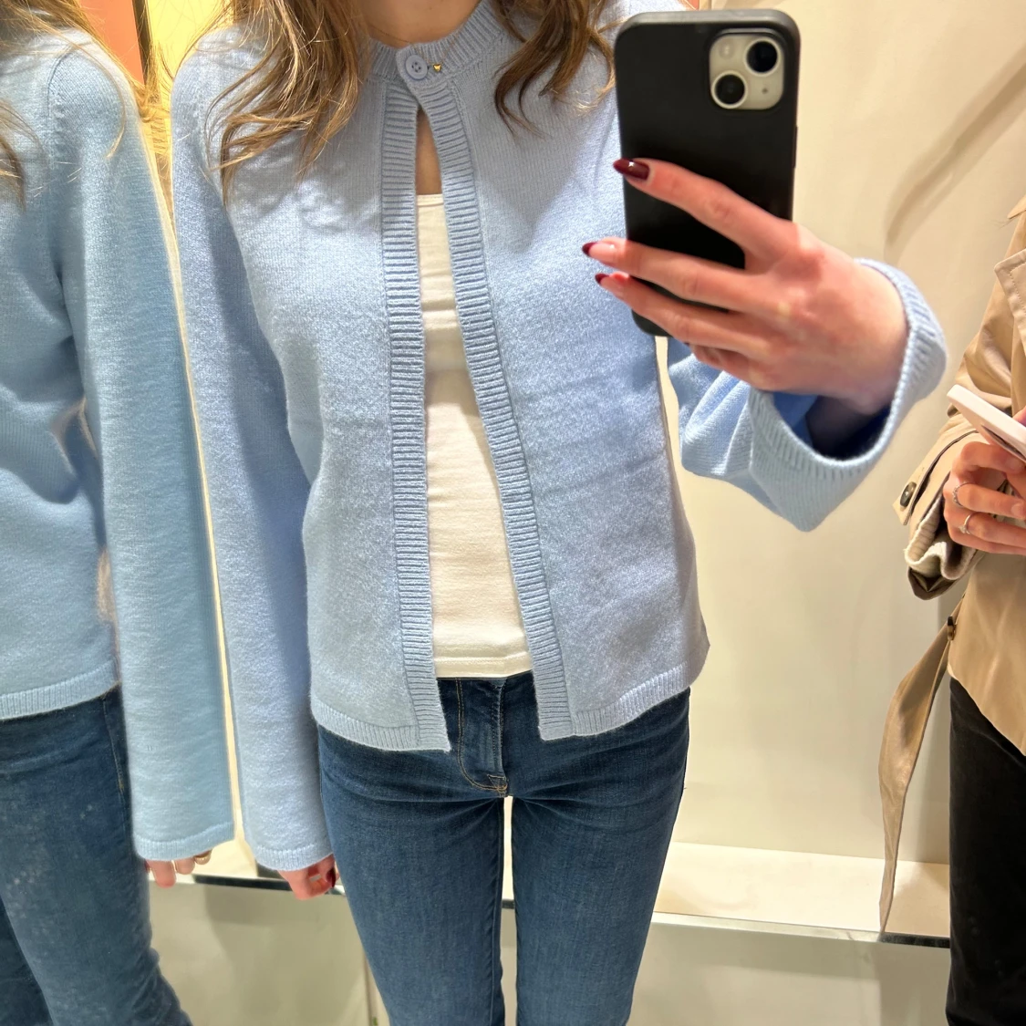 Ljusblå kofta med knapp upptill - 1