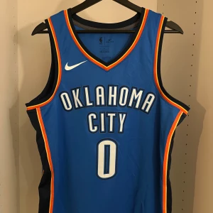 Russel Westbrook 0 - OKC Thunder - Nike / NBA - Storlek M