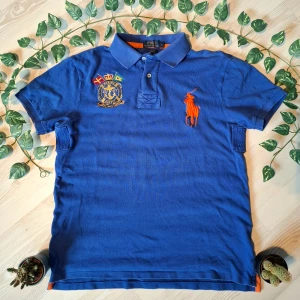 Polo Ralph Lauren pikétröja  - Den är I fint skick och normal i storleken. 