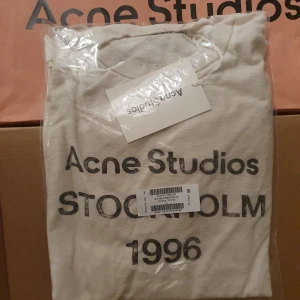 acne studios  - t shirt fadded size L 