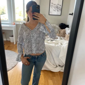 Fin blus🌟 - Fin blus som inte finns att köpa längre, i princip oanvänd🤗Kan skickas eller mötas upp!